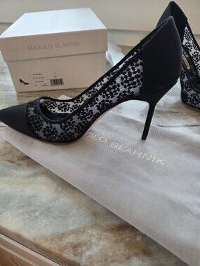 Brand New never worn Manolo Blahnik sz 8